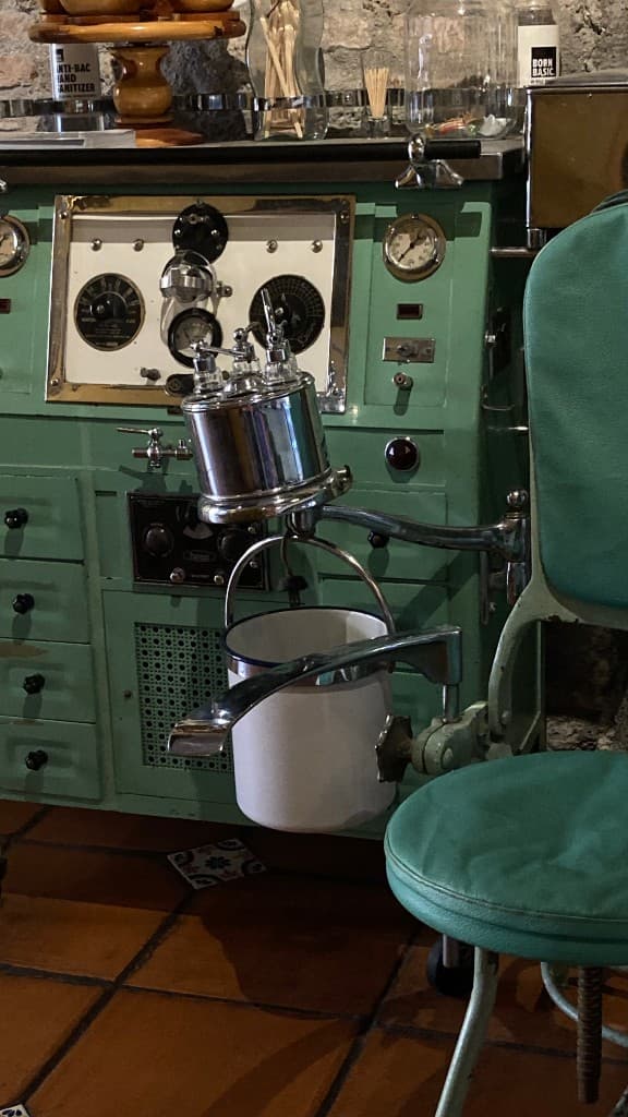 Detalle vintage del interior de Cosme Tortas